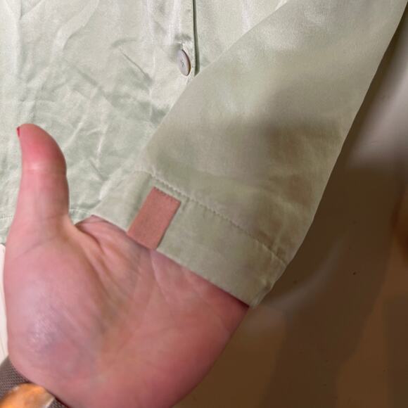 Lunya washable long sleeve button up pajama top in sage lime green sz S - Picture 6 of 6